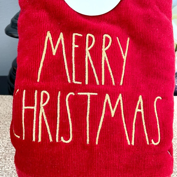NWT Rae Dunn SET OF 2 MERRY CHRISTMAS Bathroom Hand Towels - Picture 5 of 8